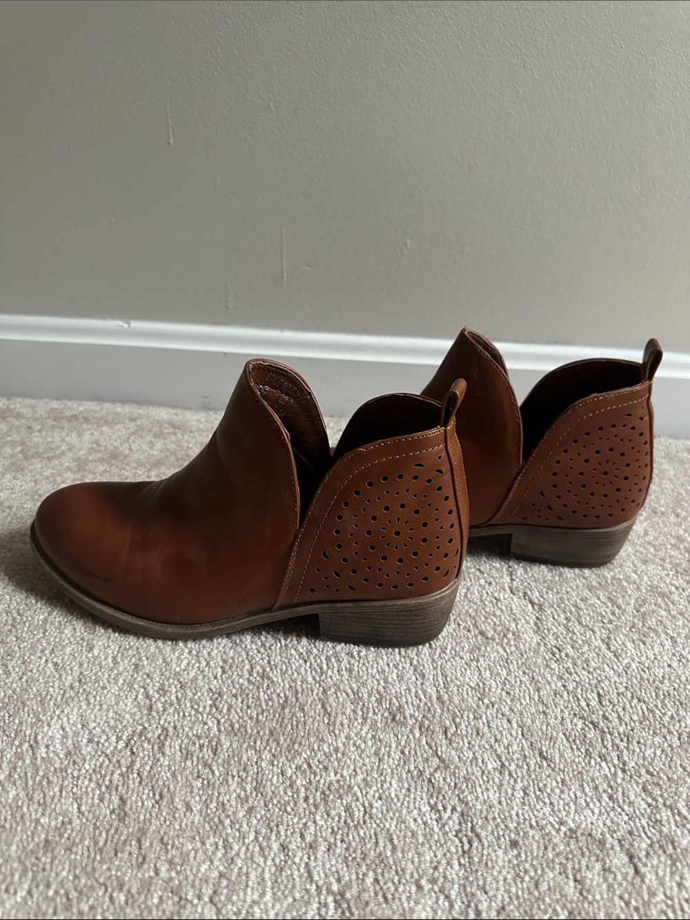 Vepose Tan Cutout Leather Ankle Booties